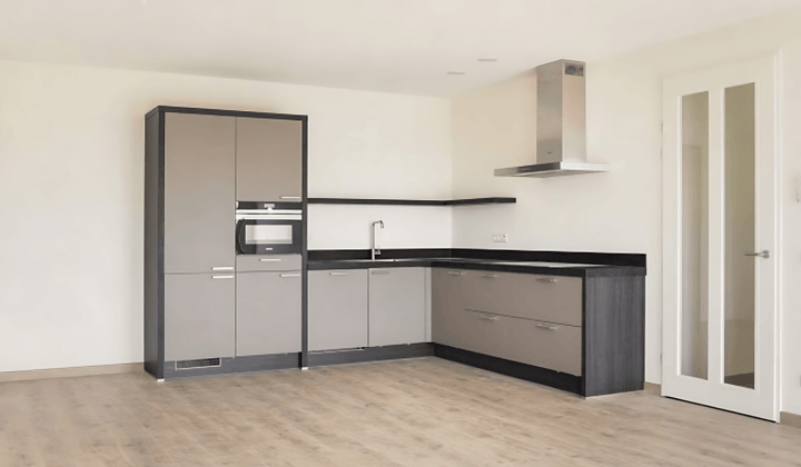 Kamer | m² | €2400,-