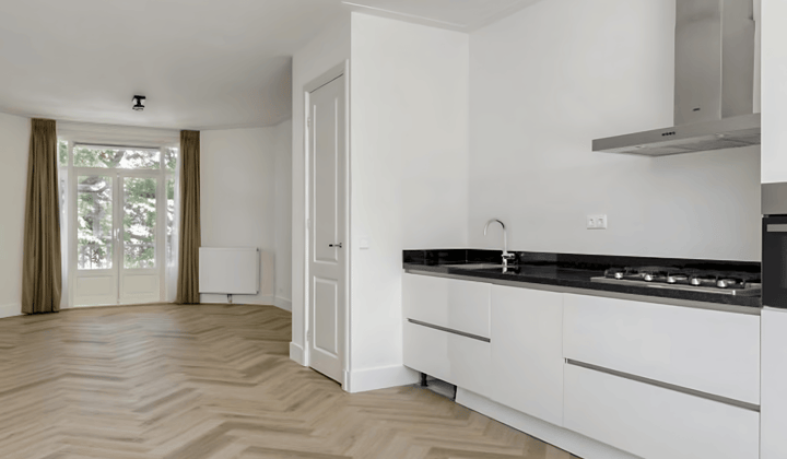 Kamer | m² | €2700,-