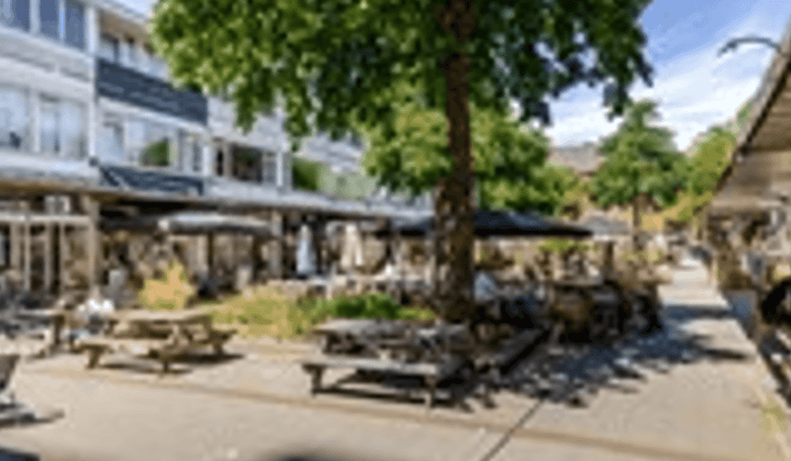Bedrijfsruimte · 83 m² · €2475,-