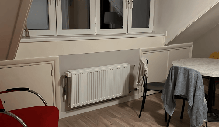 Gemeubileerd appartement met tuin en parkeerplek
