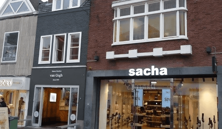 Gemeubileerde studio met wasmachine en dakterras