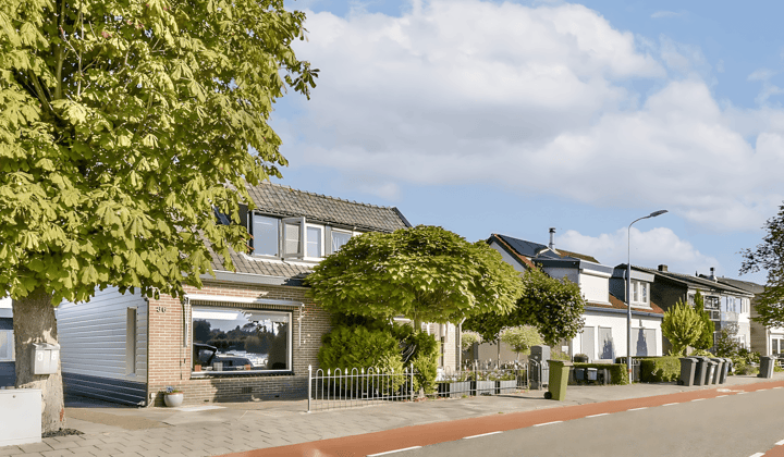 Huis | 104m² | Leimuiderdijk | €1850,-