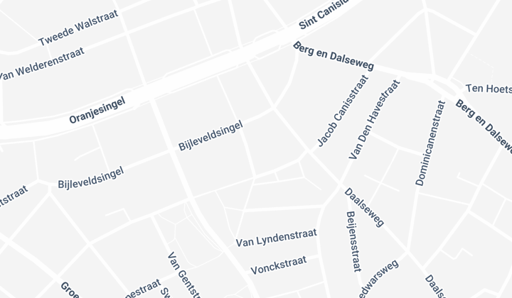 Kamer met ingebouwde hoogslaper en balkon