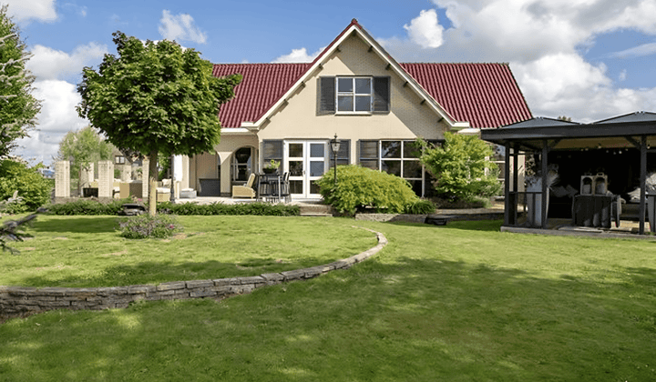 Huis | 220m² | €3700,-