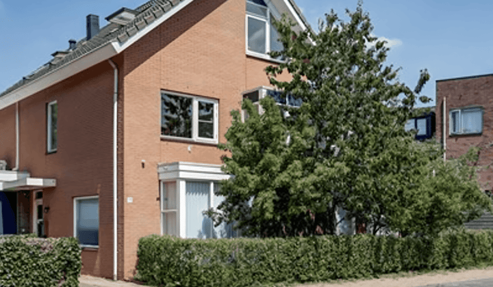 Kamer · 25 m² · €2500,-