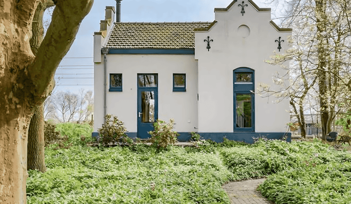 Kamer | 400m² | €2150,-