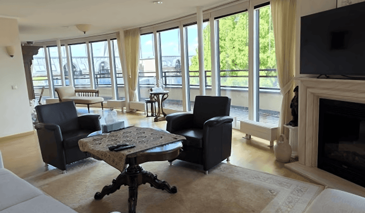 Appartement | 145m² | €1975,-