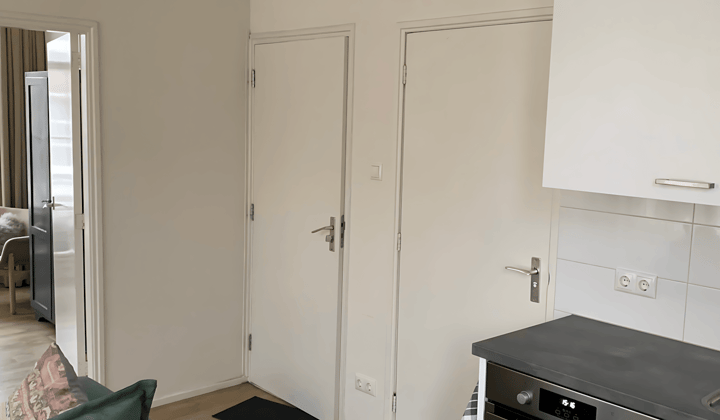 Gemeubileerd appartement met balkon en wasmachine