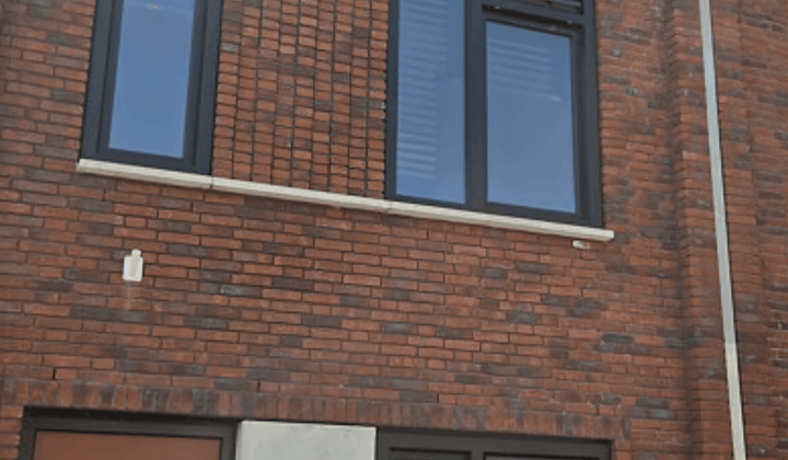 Eengezinswoning met tuin en parkeergelegenheid