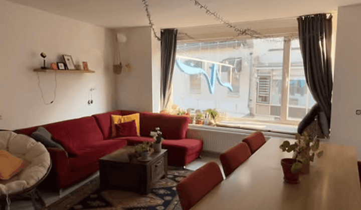 Kamer met balkon en wasmachine inclusief prijs, gedeeld appartement