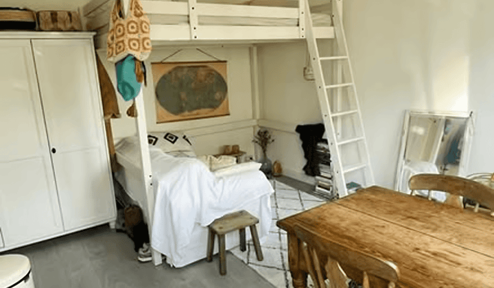 Studio · €980,-