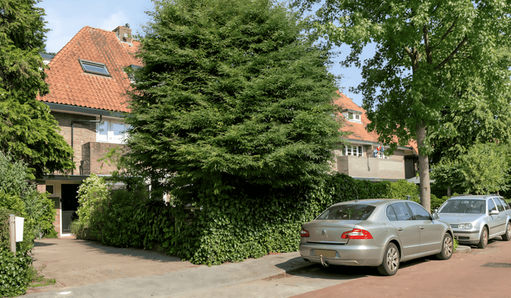 Volledig gemeubileerde eengezinswoning met tuin en vijf slaapkamers