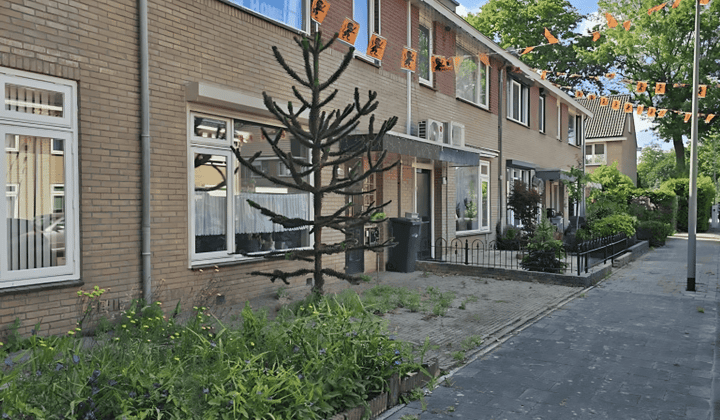 Gemeubileerde tussenwoning met tuin en tijdelijke verhuur
