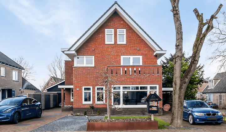 Huis | 215m² | €8888,-