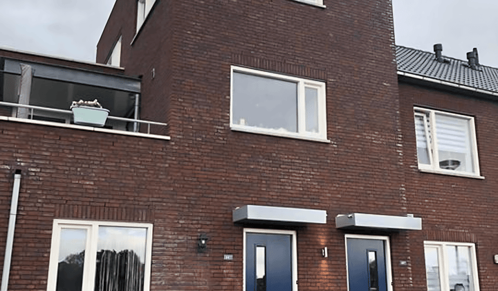 Appartement met balkon en eigen buitenberging