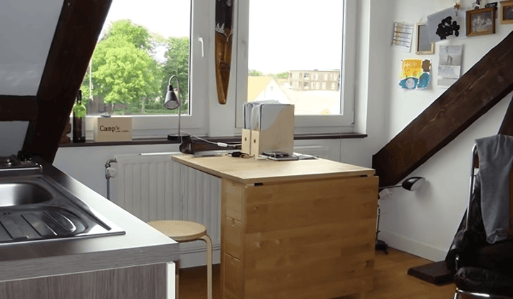 Gestoffeerde studentenkamer met tuin en wasmachine