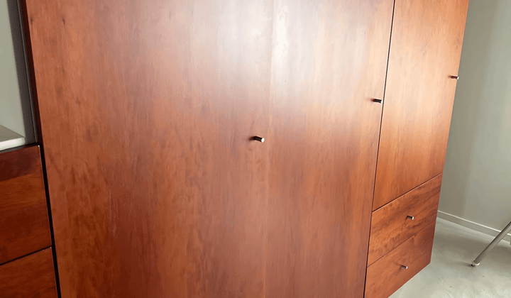 Gemeubileerde kamer met werkplek