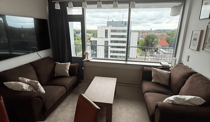 Gemeubileerd appartement met balkon en vrij uitzicht