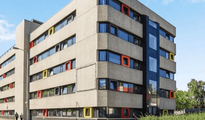 Gemeubileerde onzelfstandige studio met parkeerplek