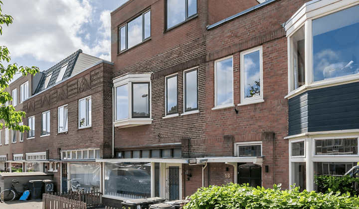 Gestoffeerde kamer met eigen badkamer en wasmachine