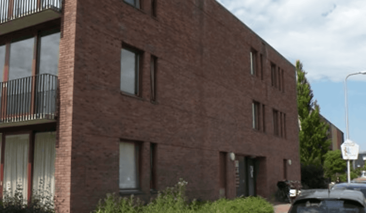Appartement met balkon en parkeerplaats