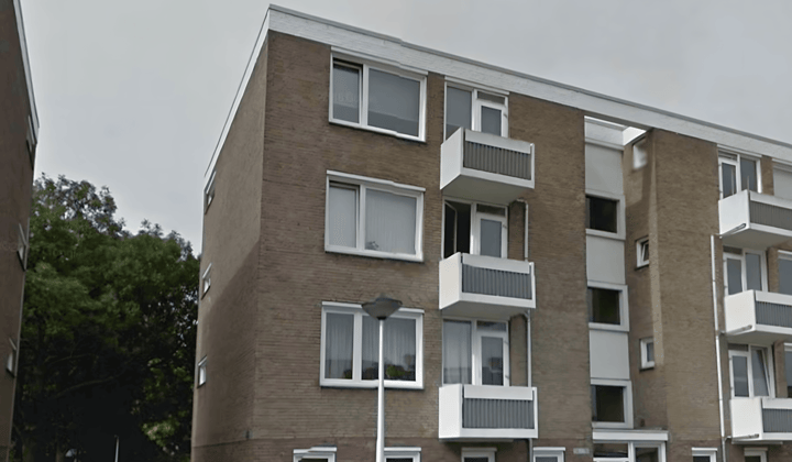 Gestoffeerde studentenkamer met balkon en vaste lasten inbegrepen