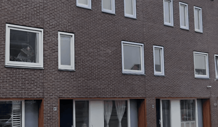 Ruime tussenwoning met tuin en vier slaapkamers
