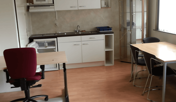 Gemeubileerde kamer met eigen keuken voor vrouwen