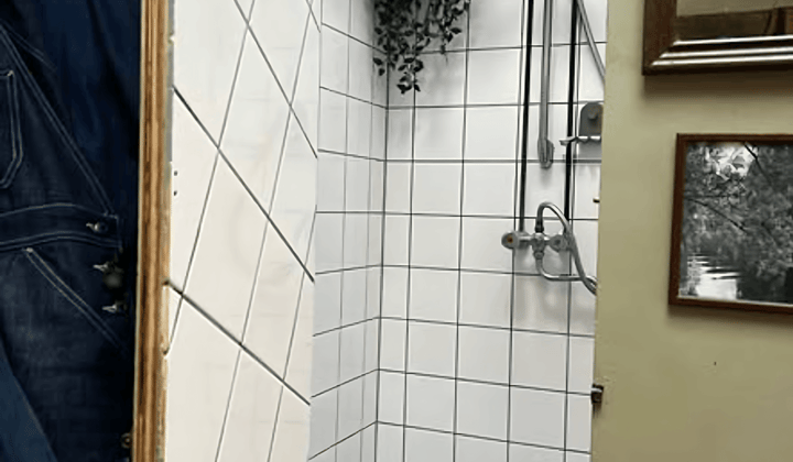 Studio met Privé Badkamer en Keuken in Tuin