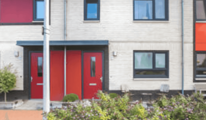 Eengezinswoning met tuin en parkeerplaats