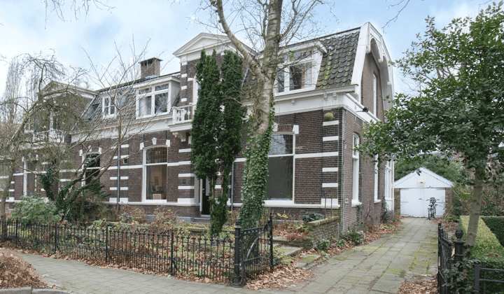 Huis · 195 m² · €2500,-