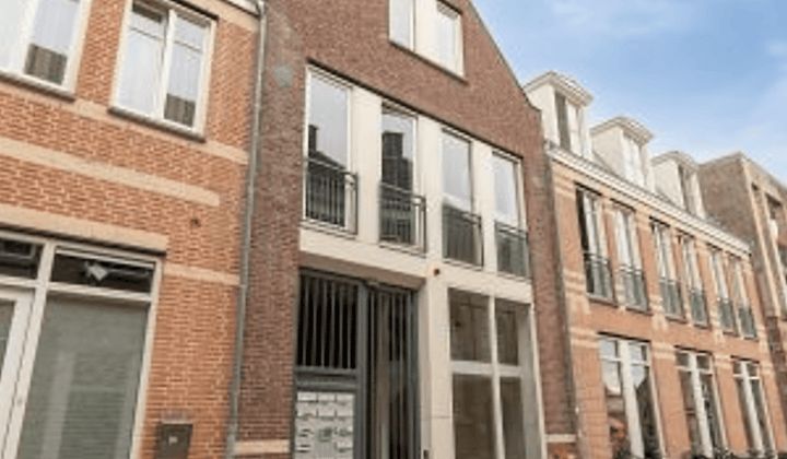Appartement met 2 slaapkamers en balkon, inclusief wasmachine
