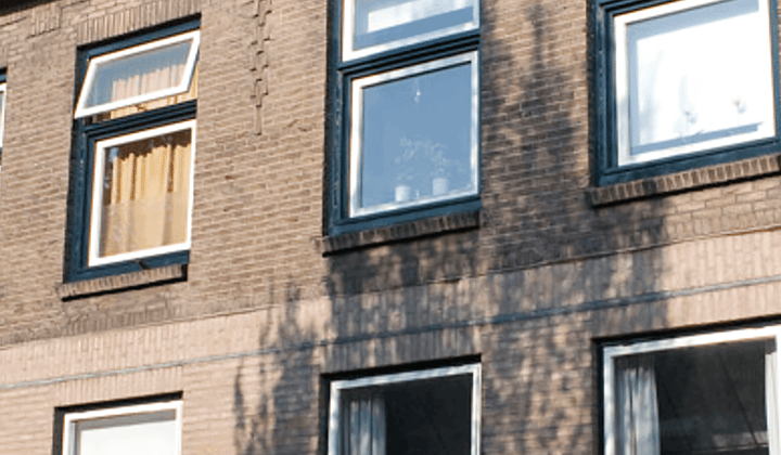 Kamer met balkon en kale huurprijs exclusief