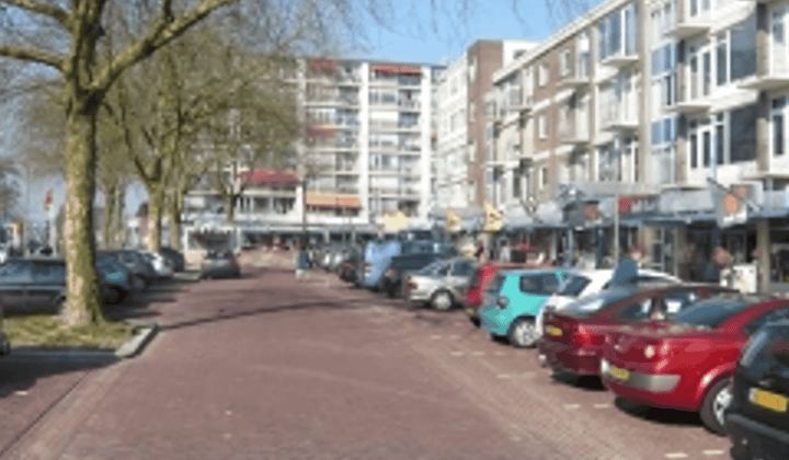 Gemeubileerde kamer met balkon en wasmachine
