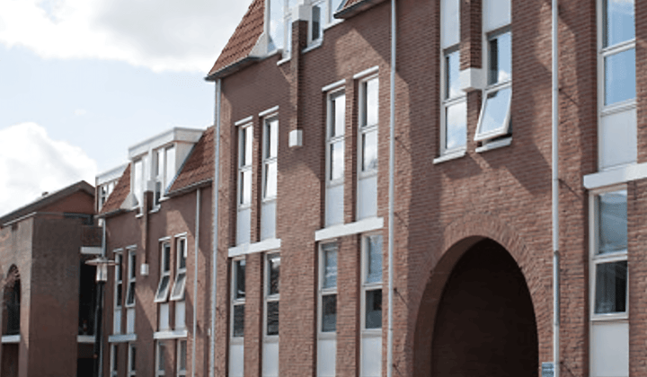Kamer met balkon en berging