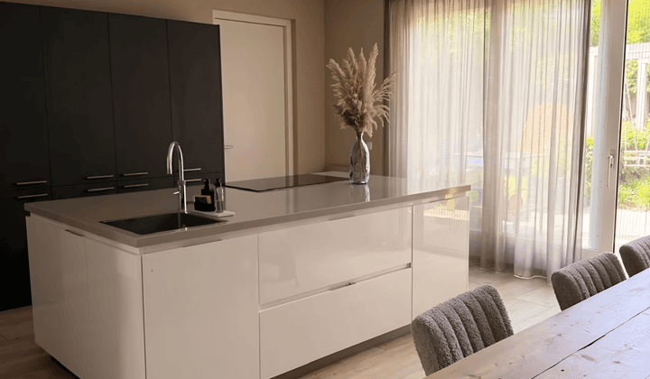 Kamer | 99m² | €1995,-