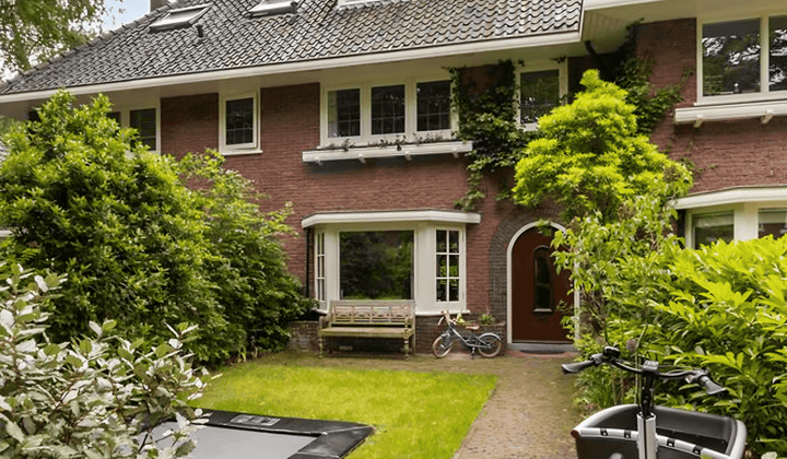 Gestoffeerd huis met tuin en inloopdouche