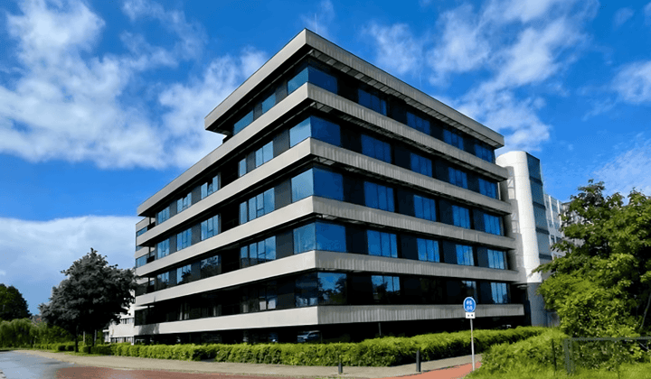 Gestoffeerde studio met wasmachine aansluiting