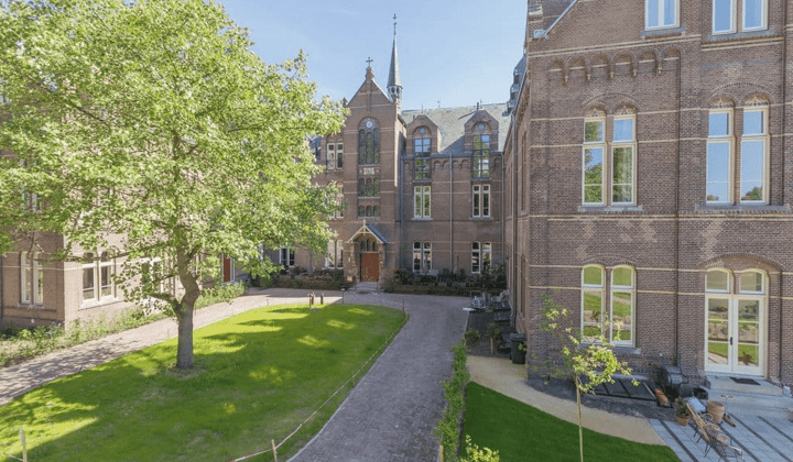 Huis | 137m² | Schoollaan | €2450,-