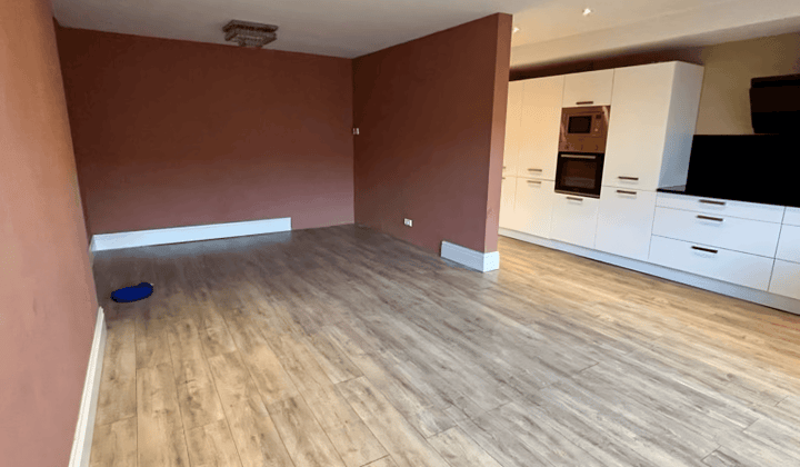 Gestoffeerde eengezinswoning met drie slaapkamers