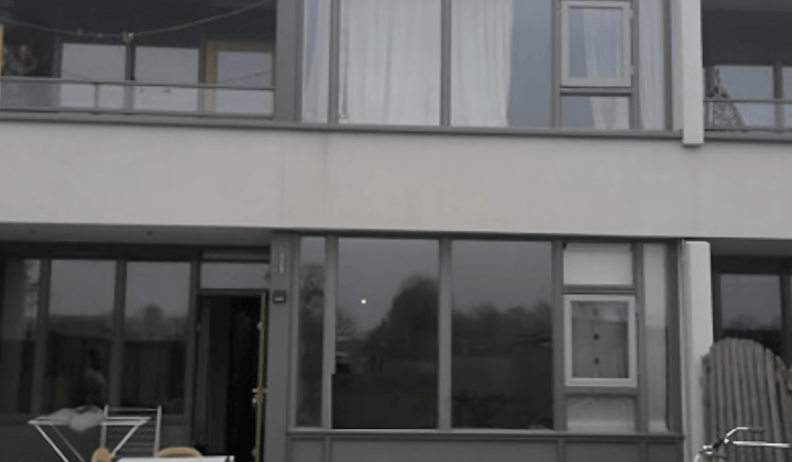 Appartement met tuin en parkeerplaats