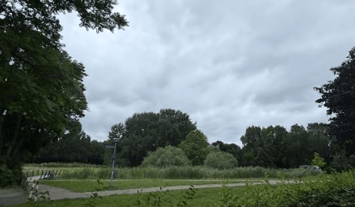 Galerijappartement met tuin en eigen parkeerplaats