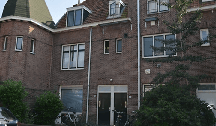 Kamer met gemeenschappelijke keuken en privéberging, gestoffeerd