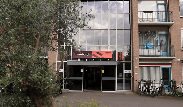 Studio met eigen keuken en badkamer, inclusief parkeren