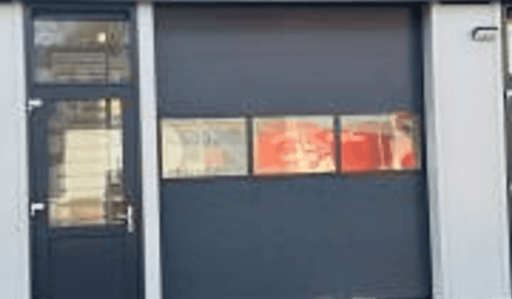 Bedrijfsruimte · 100 m² · €1100,-
