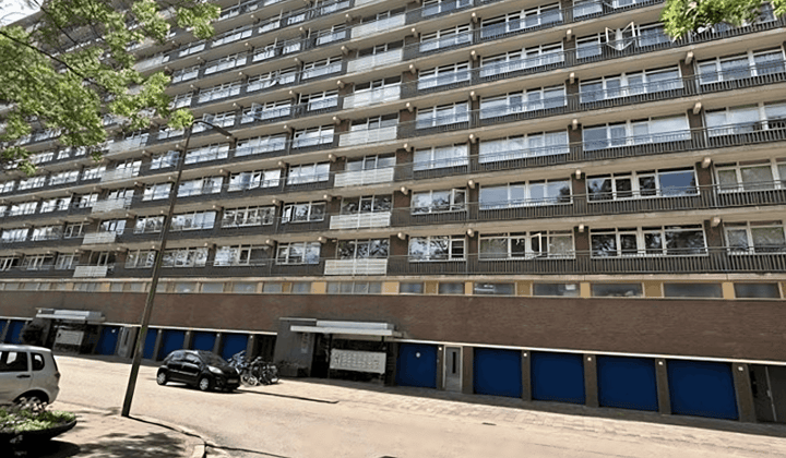 Ruim appartement met balkon en 4 slaapkamers