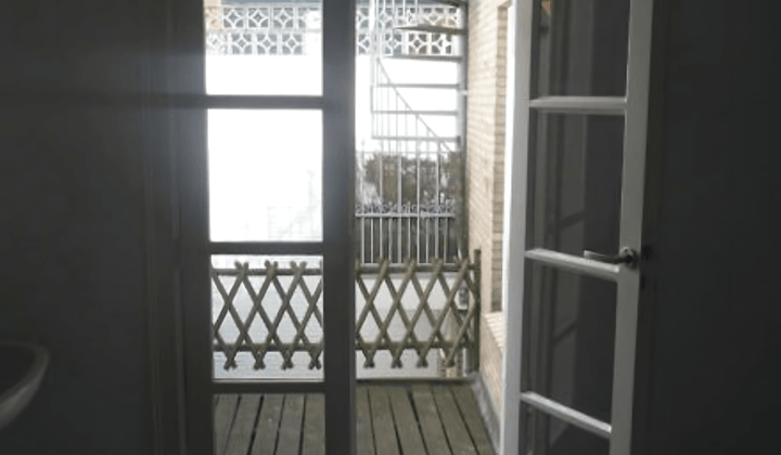 Gestoffeerde eengezinswoning met balkon en stadscentrum