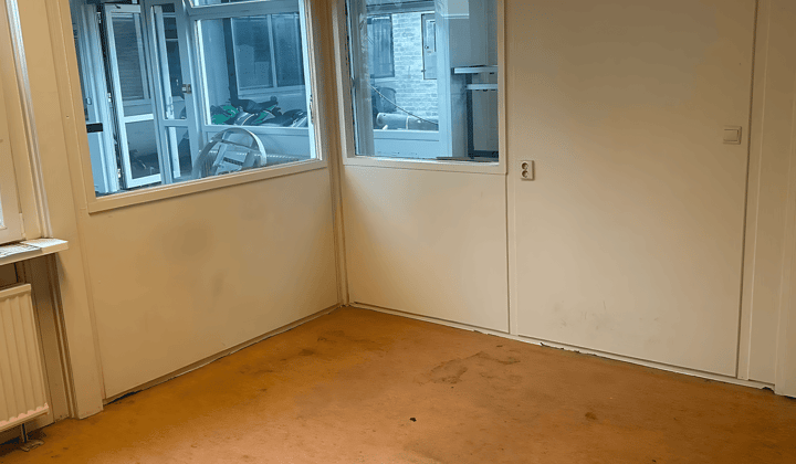 Ruim appartement met drie slaapkamers tijdelijk