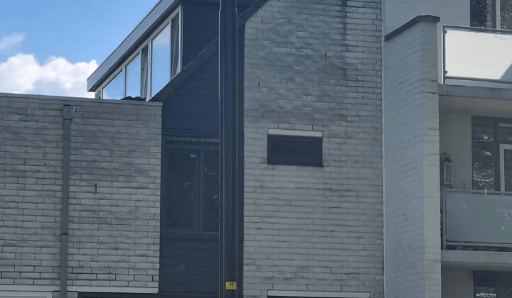 Ruime eengezinswoning gestoffeerd met tuin en garage
