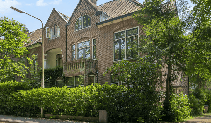 Gemeubileerd huis met zes slaapkamers en tuin